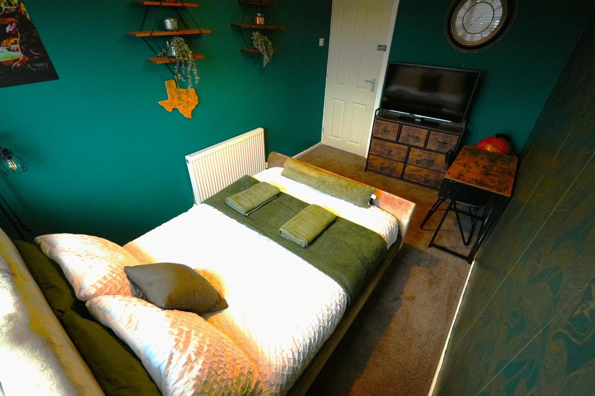 Detached Homestay - Super, King & Double Rooms - Leyland, Preston, Chorley, Lancashire Екстер'єр фото