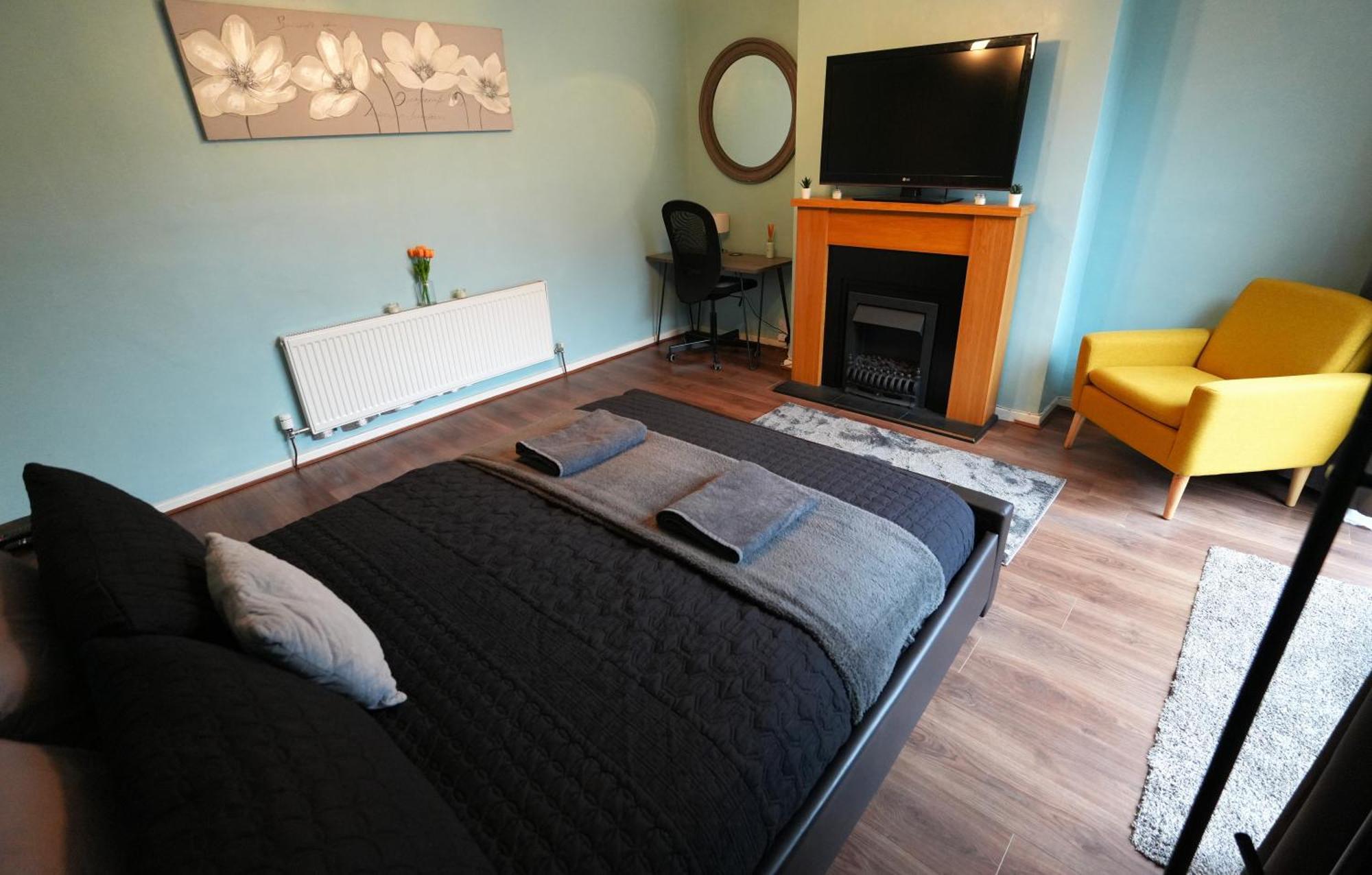Detached Homestay - Super, King & Double Rooms - Leyland, Preston, Chorley, Lancashire Екстер'єр фото